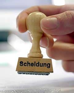 Rechtsanwalt Dr. Berghof ist bereits seit vielen Jahren als Fachanwalt für Familienrecht in Hannover tätig. Seit weiteres Fachgebiet umfasst das Erbrecht in der Region Hannover. Rechtsanwalt Hannover für Erbrechtsfragen und mit Fachgebiet für Familienrecht in Hannover